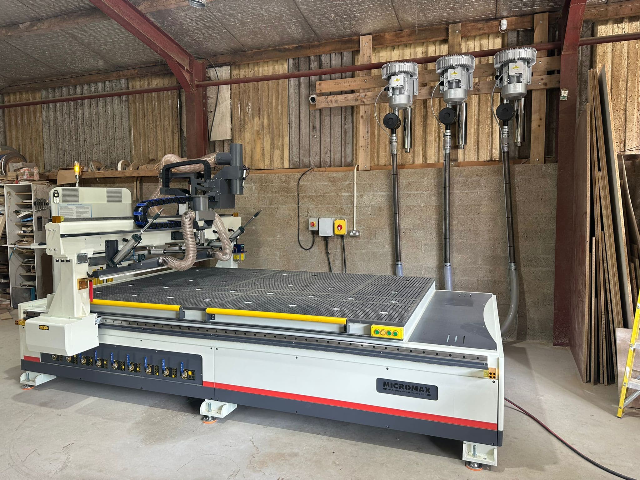 Micromax 2030 L ATC front elevation Front view of the Micromax 2030 L ATC CNC router bed and gantry